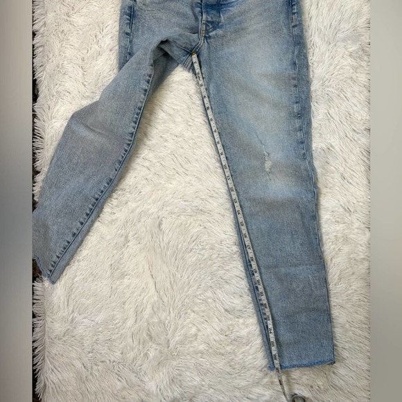 Old Navy O.G. Straight High-Waisted Button-Fly Cut-Off Jeans Raw Hem Light Wash - Picture 9 of 10